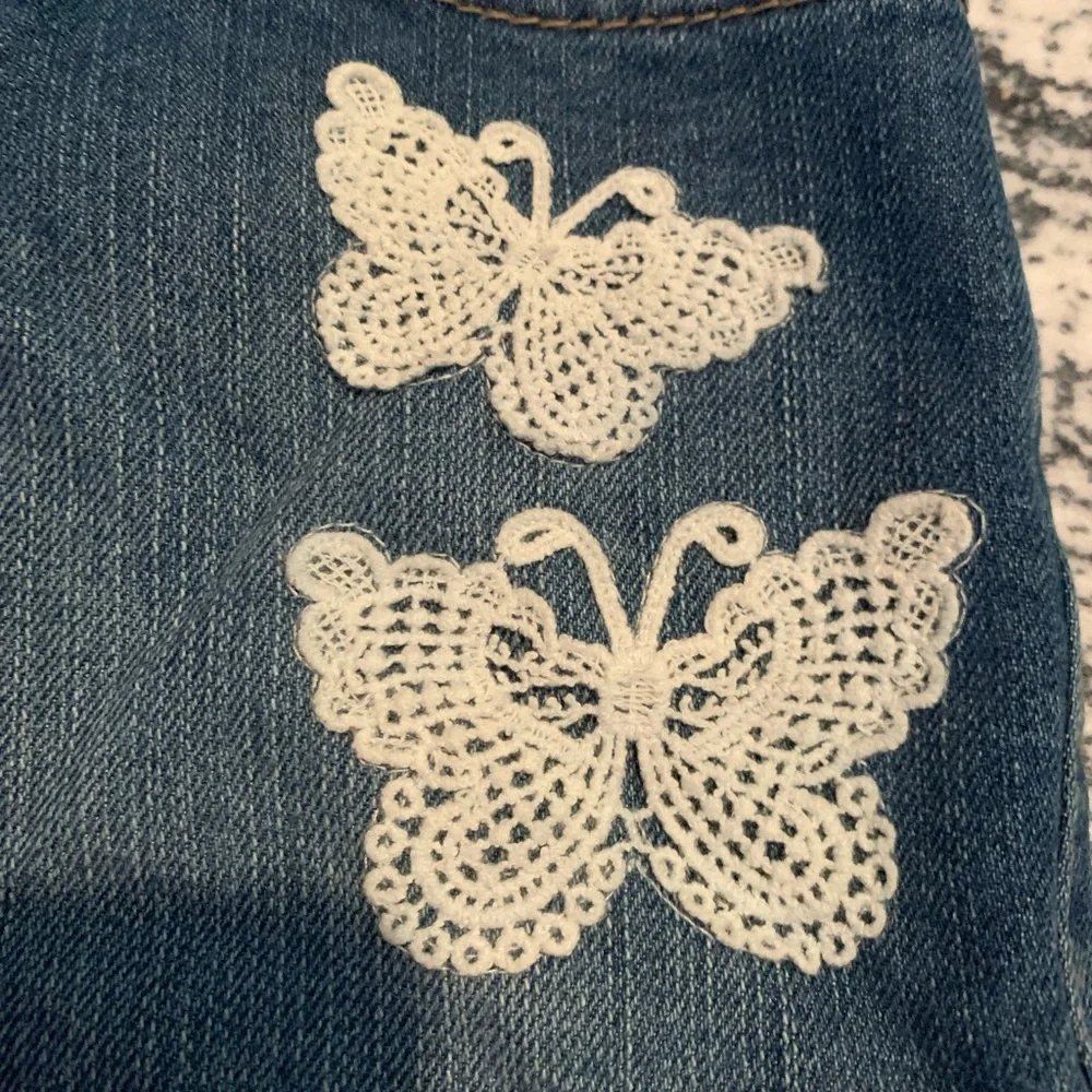 The Children’s Place shorts Butterfly embroidery. Size 6.